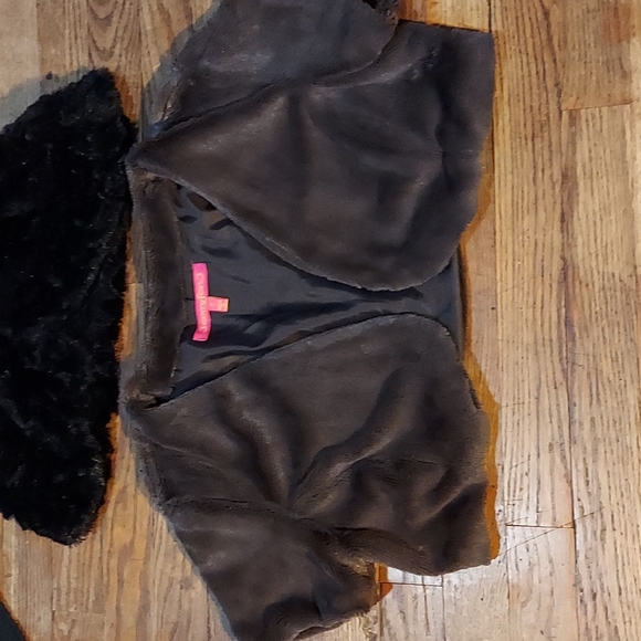 3 Tops - Picture 4 of 9